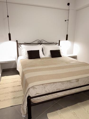 Eleni's Deluxe Apartment