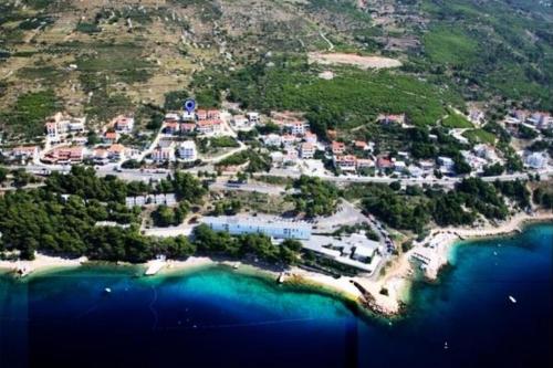 Apartments with parking space Lokva Rogoznica, Omis - 22069