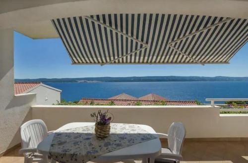 Apartments with parking space Lokva Rogoznica, Omis - 22069