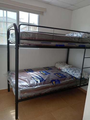 Bunk bed o mga bunk bed sa kuwarto sa Casa en Chiriquí, Las Lomas