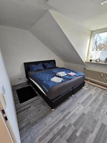 a bedroom with a bed in a attic at Duisburg Zentral Nord in Duisburg