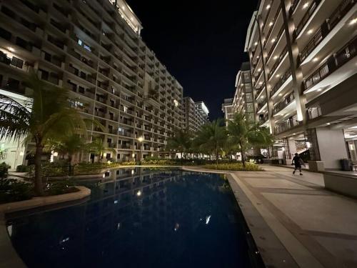 Πισίνα στο ή κοντά στο Modern style 2BR Condo Good for 6 Packs Near NAIA