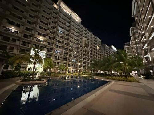 Πισίνα στο ή κοντά στο Modern style 2BR Condo Good for 6 Packs Near NAIA