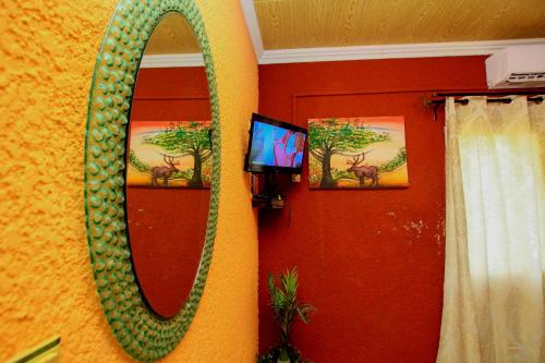 TV a/nebo společenská místnost v ubytování Hotel Le Prince