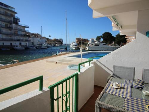 Apartamento Tranquilo en Rosas con Piscina, Parking y Cerca de la Playa de la Rubina - ES-258-86