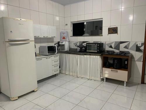 مطبخ أو مطبخ صغير في Casapraiacururupe