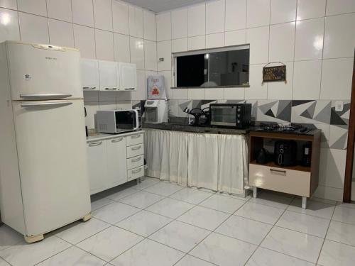 Η κουζίνα ή μικρή κουζίνα στο Casapraiacururupe