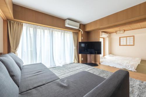 A Marvelous Blend of Tradition and Modernity, Independent 1st-floor Suite, Accommodates Up to 10 Guests!