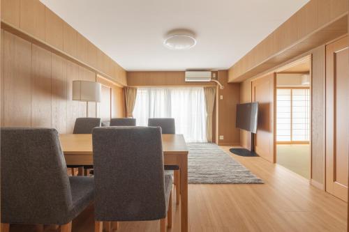 a conference room with a wooden table and chairs at A Marvelous Blend of Tradition and Modernity, Independent 1st-floor Suite, Accommodates Up to 10 Guests! in Tokyo