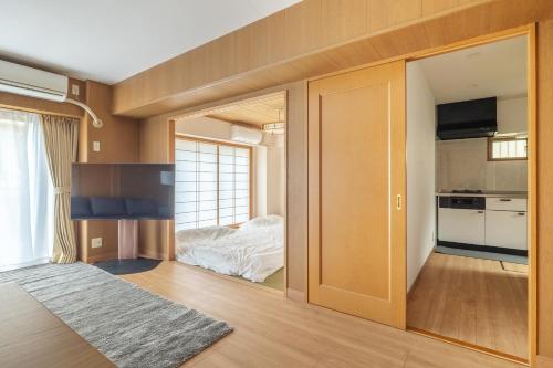 A Marvelous Blend of Tradition and Modernity, Independent 1st-floor Suite, Accommodates Up to 10 Guests!