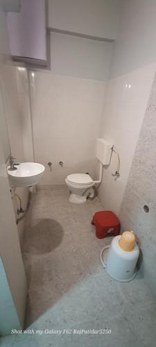 Gallery image of HOTEL CM PALACE & GUEST HOUSE & P.G ROOMS in Kalol