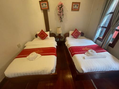 two twin beds in a small room with at Luang Prabang - Villa Ouis Namkhan Riverside 2 in Luang Prabang
