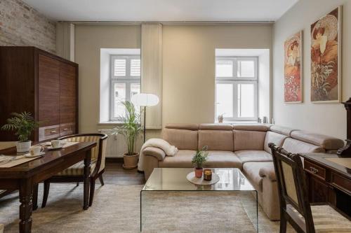 O zonă de relaxare la Spacious and quiet apartment in the city centre