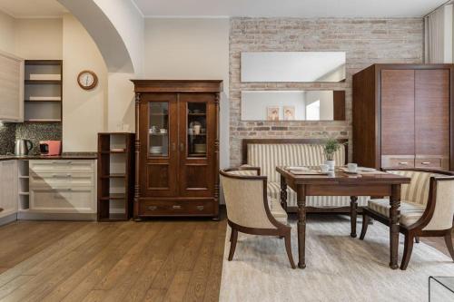 O bucătărie sau chicinetă la Spacious and quiet apartment in the city centre