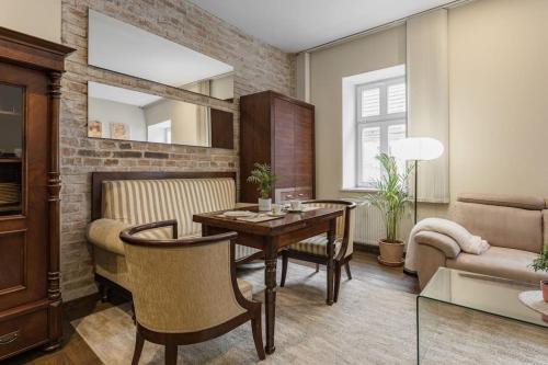 Zona d'estar a Spacious and quiet apartment in the city centre