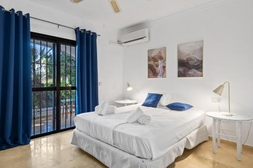 Sierra apt Puerto Banus by Costarentals - Ref M1