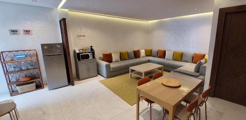 Kuchyň nebo kuchyňský kout v ubytování Appartement à la plage Mehdia pour famille uniquement