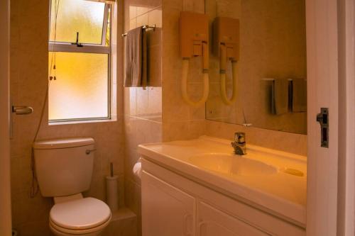 Et badeværelse på Seaside Serenity: Tranquil Oceanview Retreat