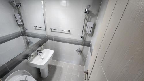 Phòng tắm tại lI - Full option two-room mountain view private house