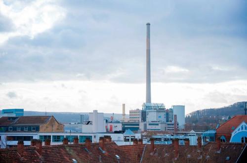 a view of a city with buildings and a tall pole at Penthouse, Sonnenbalkon, Netflix in Saarbrücken