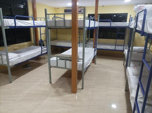 Palanda nebo palandy na pokoji v ubytování Arvind Stay Hotel, RK Beach Vizag