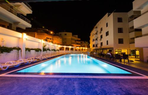 Gallery image of Tuntas Suites Altinkum in Didim