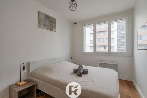 Postel nebo postele na pokoji v ubytování R'Apparts T2 Refuge Chic