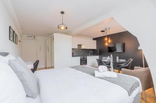 Zdjęcie z galerii obiektu Vieux Lille - Beautiful neat and bright apartment w Lille