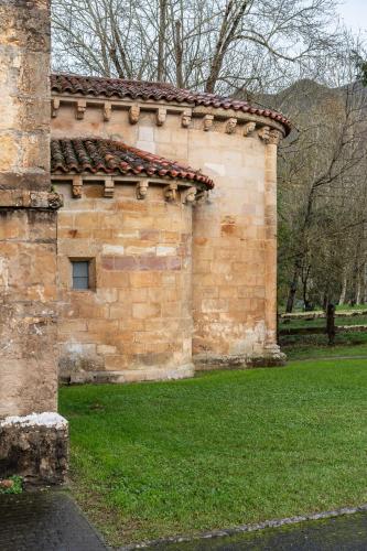 a brick building with a window in the grass at Parador de Cangas de Onís in Villanueva de Cangas de Onís