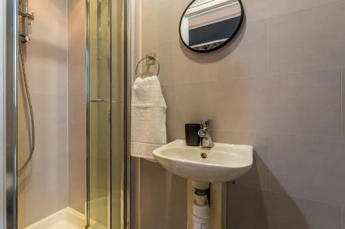Bilik mandi di Room 01 - Sandhaven Rooms - Double