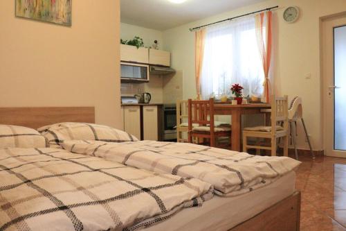 Postel nebo postele na pokoji v ubytování Apartmán L M