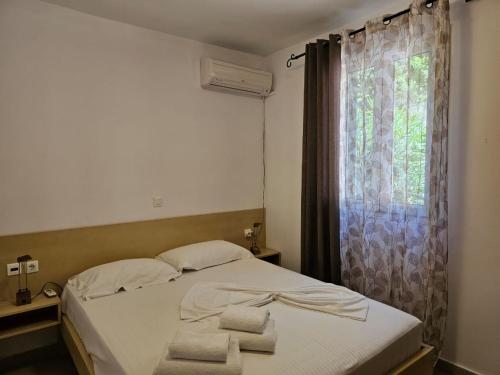 Postel nebo postele na pokoji v ubytování Corfu Glyfada Apartment 22