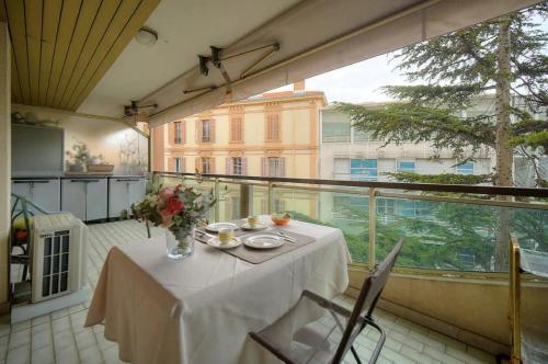 One Bed Apt in the center of Cannes - 2198