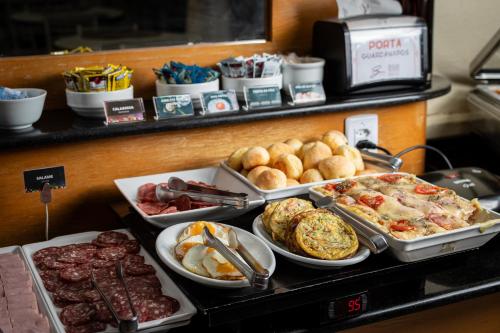 Makanan di atau berdekatan hotel