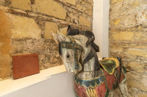 a statue of a horse attached to a wall at Entre Bodegas Jerez in Jerez de la Frontera