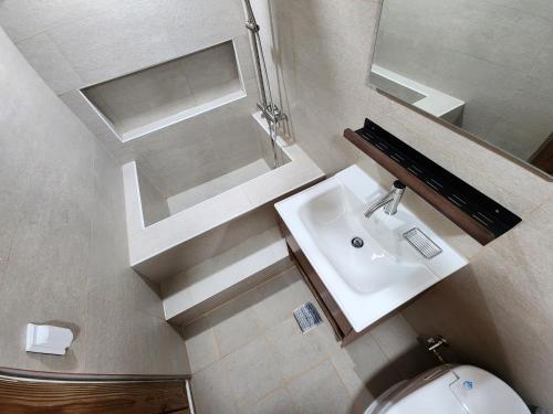 Un baño de Hotelarrive Taean Tiann HanokBeachResort