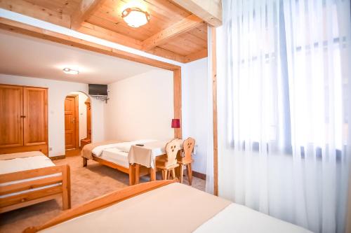 a bedroom with two beds and a window at Willa Pod Orłem Jacuzzi Sauna in Kościelisko