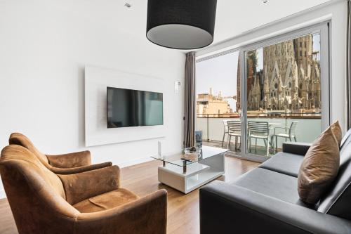 a living room with a couch and a tv at Sensation Sagrada Familia in Barcelona