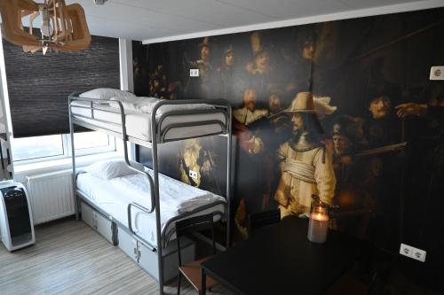 Katil atau katil-katil dalam bilik di Dutchies Hostel