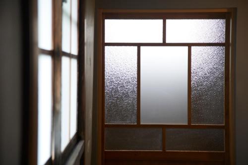 a close up of a window in a room at Lhotel de Mai in Tamba-sasayama