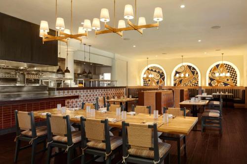 Restaurace v ubytování The Scottsdale Resort & Spa, Curio Collection by Hilton