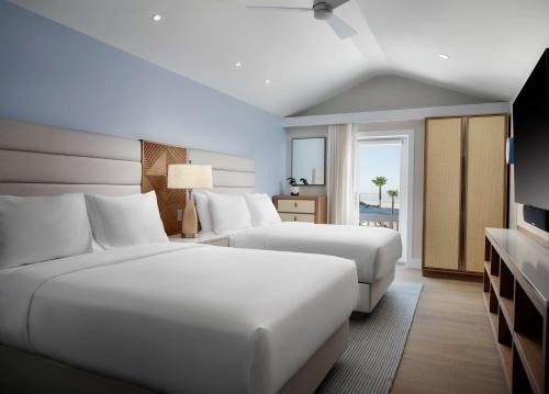 Cama o camas de una habitación en Shore House at The Del, LXR Hotels & Resorts