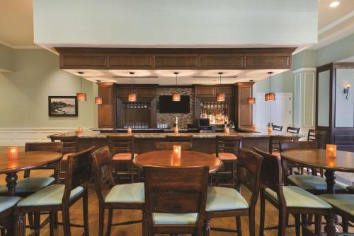 Εστιατόριο ή άλλο μέρος για φαγητό στο Embassy Suites Savannah Historic District