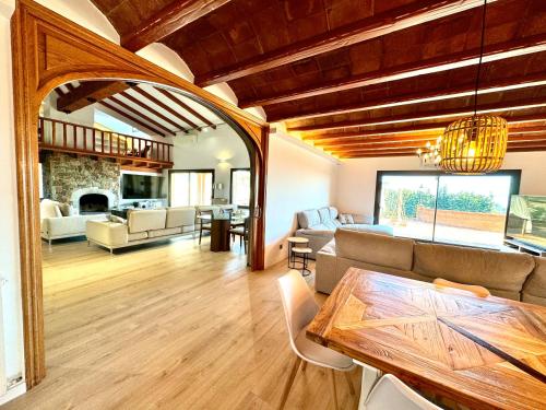 a living room with a couch and a table at The Village in Cerdanyola del Valles