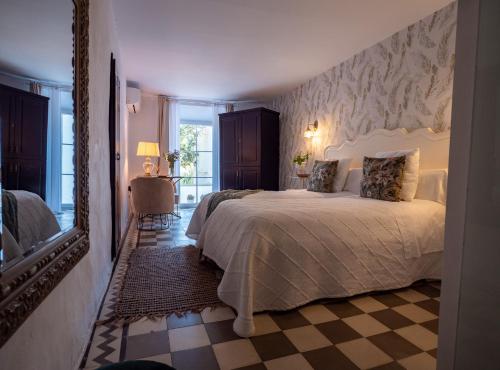 a bedroom with a bed and a mirror at Finca Casabela in Pinos del Valle