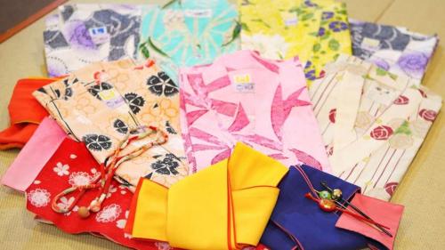 a pile of wrapping paper on top of a table at Konya in Matsue