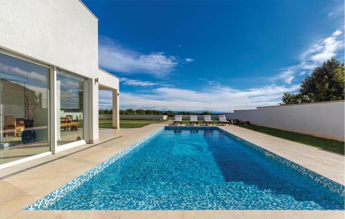 Πισίνα στο ή κοντά στο Beautiful Home In Liznjan With Kitchen