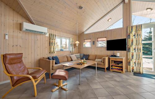 a living room with a couch and a table at Amazing Home In Oksbøl With Wifi in Oksbøl