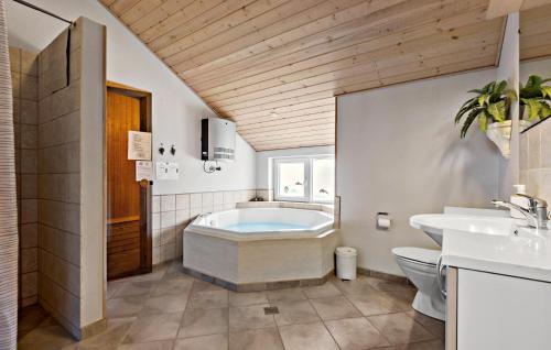 a bathroom with a tub and a sink at Amazing Home In Oksbøl With Wifi in Oksbøl