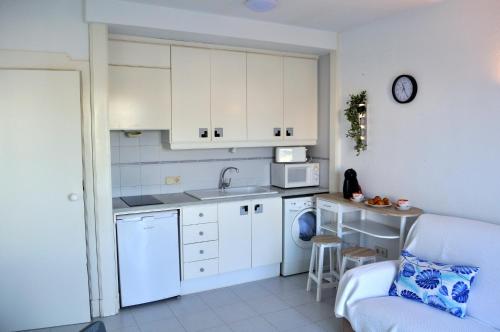 Cala Blanca Studio, by Bookindenia